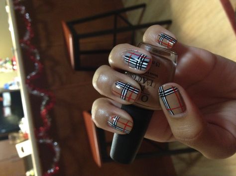 Little Burberry action Nails Burberry, Shellac Ideas, Blue Louis Vuitton, Burberry Nails, Louis Vuitton Nails, Natural Nail Art, Funky Nails, Holiday Nails, Natural Nails