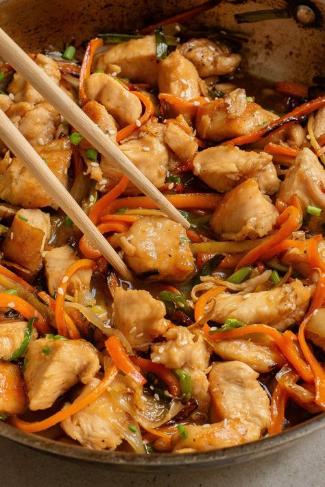 Vietnamese Ginger Chicken, Thai Gai Yang Chicken, Vietnamese Caramel Ginger Chicken, Vietnamese Lemongrass Chicken, Lemongrass Chicken Vietnamese, Ginger Chicken Recipes, Ginger Chicken, 15 Minute Meals, Turkey Dishes