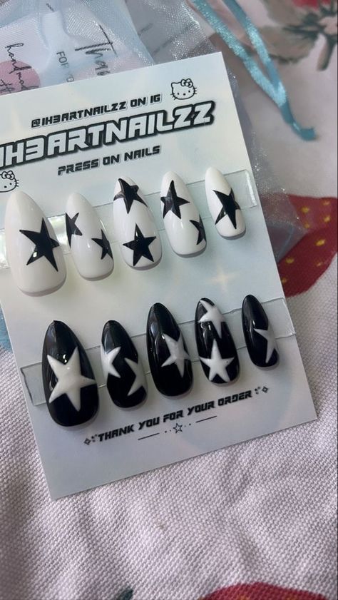 Almond Star Nails, Cute Star Nails, Nail Art Cute, Star Nail Designs, On Tattoo, Band Nails, Fake Nails Designs, Punk Nails, Cute Simple Nails