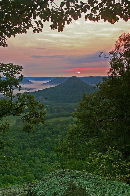 View from East Pinnacle near Berea, KY Fun, Artsy and Peaceful...I could spend some time there again Berea Kentucky, Berea Ky, Kentucky Travel, Kentucky Girl, Fairy Queen, My Old Kentucky Home, Beautiful World, Mother Nature, Beautiful Nature