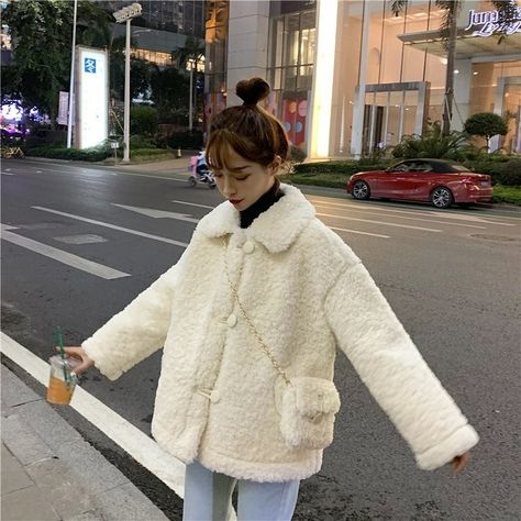 Short White Coat Outfit, Cute Outfit Ideas For Winter, Korean Winter Fashion Outfits, Japan Style Outfits, Outfit Ideas For Christmas, Japan Outfit Winter, Japanese Winter Fashion, Aesthetics Outfits, Outfit Ideas For Winter