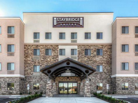 Official site of Staybridge Suites St Louis - Westport. Staybridge Suites offers free breakfast, free internet, social evening receptions, a fitness room, and 24/7 laundry. Breakfast Weekday, Staybridge Suites, St Louis Art, Places In Usa, Hotel Meeting, Fitness Room, Free Internet, Eco Friendly Travel, House Museum