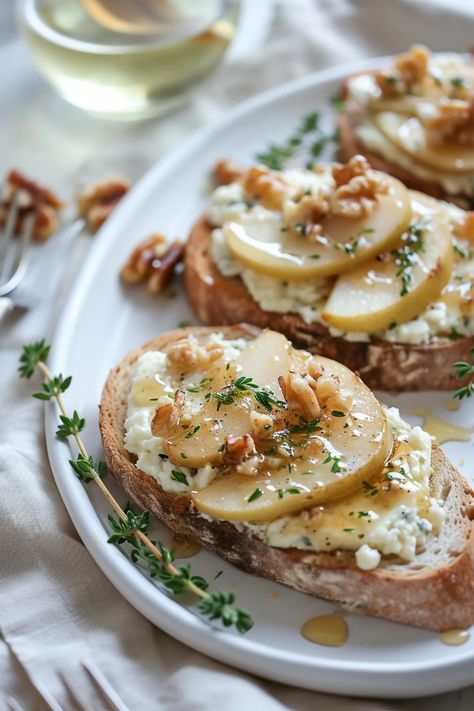 Pear and Gorgonzola Cheese on Toasted Walnut Bread - Cooking Mediterranean Pear And Gorgonzola, Old Video Games, Walnut Bread Recipe, Mediterranean Appetizers, Almond Bread, Olive Bread, Elegant Appetizers, Gorgonzola Cheese, Gourmet Breakfast