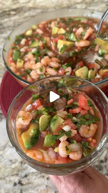 Lupita Gonzalez-Perez on Instagram: "Cóctel de Camarón (10 personas)  Ingredientes   4 Lb camarones limpios y sin vena 6 Tomates 1 Manojo de cilantro 2 Chiles serranos verdes 5 Aguacates 1/2 Cebolla 4 Limones 6 Tazas de jugo Clamato 2 Cucharadas salsa El Tapatio 1 Taza salsa de tomate (Ketchup) Sal al gusto  #cocteldecamaron #recetas #aperitivo #elmenudelupita #homemadefood #comidareal #fyp #insta #instagood #instafood" Ceviche Verde, Mexican Shrimp Cocktail, Pescatarian Diet, Juicy Shrimp, Puerto Rican Recipes, Shrimp Cocktail, Latin Food, April 3, Salsa Verde