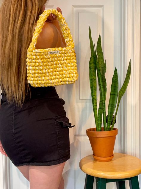 #crochetbag #summerbag #eurostyle #scandistyle #yellow Yellow Crochet Bag, Summer Crochet Bag, Knit Bags, Crochet Outfits, Yellow Crochet, Knit Ideas, Crochet Business, Bohemian Bags, Diy Bags