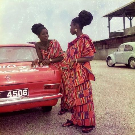 Ghana in the 80s. James Barnor, Ghana Culture, Penguin Modern Classics, Ghana Fashion, Festival Photo, Afrikaanse Kunst, Viborg, Ghanaian Fashion, We Are The World