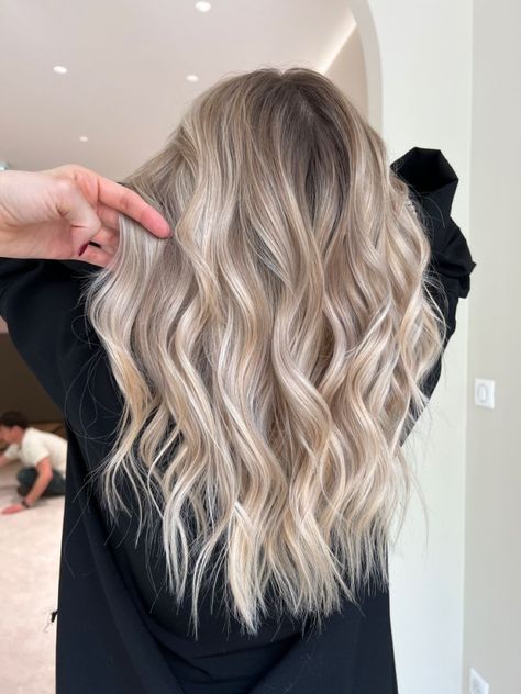 Balayage blond by brookelynbalayage Soft Blonde Hair, Blonde Hair Goals, Bright Blonde Hair, Summer Blonde Hair, Blonde Hair Transformations, Icy Blonde Hair, Ash Blonde Balayage, Ombre Hair Blonde, Dyed Blonde Hair