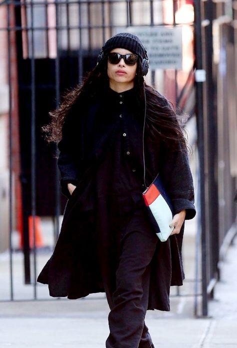 Zoe in NYC - 1/2016 Zoe Kravitz Braids, Zoe Kravitz Style, Zoe Isabella Kravitz, Zoë Kravitz, Badass Style, Zoe Kravitz, Dakota Johnson, Mode Inspo, Street Style Looks