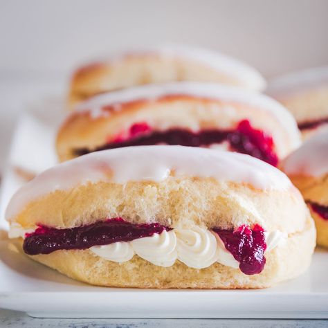 Finger Buns, Iced Buns, British Baking Show Recipes, British Bake Off Recipes, Homemade Raspberry Jam, Cream Bun, Bake Off Recipes, Sweet Buns, Sweet Dough