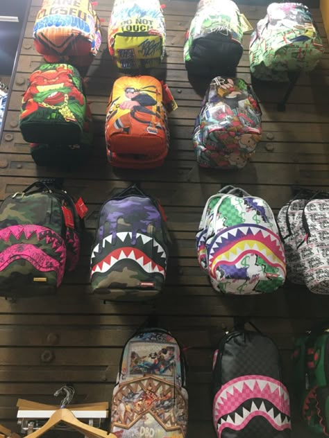 Sprayground Backpack Outfit, Bape Backpack, Spray Ground Backpack, Sprayground Bag, Bape Bag, Pretty Backpacks, Sprayground Backpack, Spray Ground, Street Style Outfits Casual