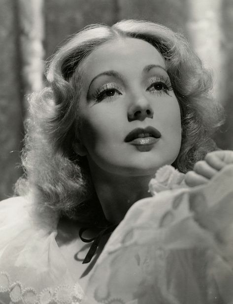 Ann Sothern, Vintage Movie Stars, Old Hollywood Movie, Bff Pictures, B Movie, Golden Age Of Hollywood, Vintage Hollywood, Classic Beauty, Vintage Movies