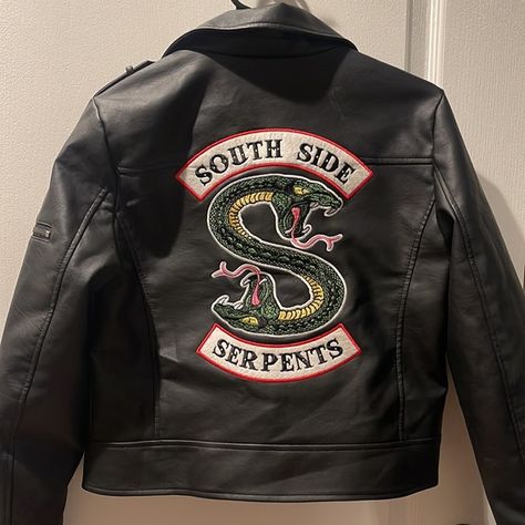 Riverdale Southside Serpents Riverdale Serpents Jacket, Southside Serpents Outfit, Riverdale Jacket, Southside Serpents Jacket, Serpent Jacket, Riverdale Clothes, Riverdale Southside Serpents, Riverdale Comics, Vaca Outfits