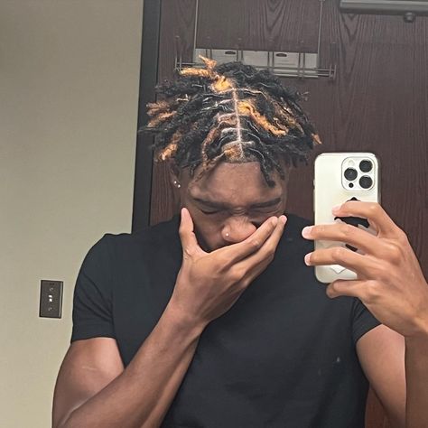 Small Comb Coil Starter Locs, No Middle Part Locs, Instant Locs Men, Middle Part Locs, Dreadlock Hairstyles For Men Short, Starter Locs Men, Starter Locs 4c Hair, Selfie Reference, Poc Hairstyles