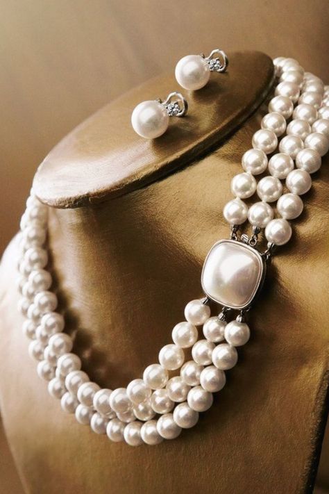 Pearls Pearl Jelewery, Three Strand Pearl Necklace, Wear Pearls, Pearl Necklace Designs, Solitaire Necklaces, Necklace Pearl, Cz Stud Earrings, Pearl Stud Earrings, Bling Jewelry