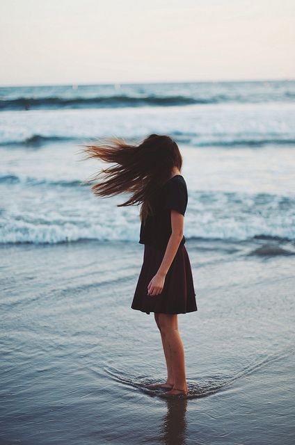 Blowing In The Wind, Girl Standing, 인물 사진, Beach Photography, Percy Jackson, The Wind, Wonders Of The World, Picture Perfect, Photo Inspiration