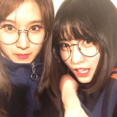 Sana and Momo twice cute lq icon low quality messy icons glasses cute friendship samo Discord Aesthetic, Sana Momo, Mia 3, Twice Kpop, Aesthetic Ideas, We Bare Bears, Bare Bears, Friend Christmas, I Love Girls