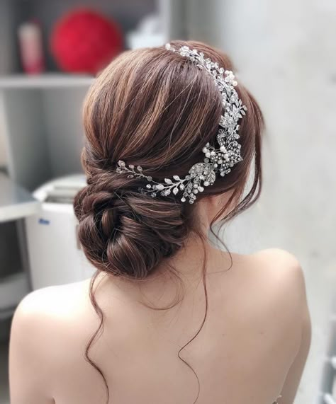 Messy Bun For Engagement, Wedding Hair Styles Low Bun, Low Knot Hairstyle, Reception Bun Hairstyles, Law Bun Hairstyle, Bun Hairstyle On Gown, Traditional Hairstyles Indian Low Buns, Messy Bun For Short Hair Wedding, Indian Low Bun Hairstyles