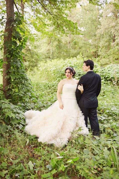 {Real Plus Size Wedding} Classic Garden Wedding | This is You By Mark and Tracy | Pretty Pear Bride Photography Plus Size, Wedding Photography Poses Bride, Photography Poses Bride, Classic Garden Wedding, Poses Bride And Groom, Poses Bride, Curvy Wedding, Bridal Photography Poses, Plus Size Brides