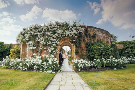 Rose Wall Wedding, Kelsey Rose, Italian Gardens, Kent Wedding Venues, Hever Castle, People Getting Married, Wedding Venues Uk, Kent Wedding, Bride Guide