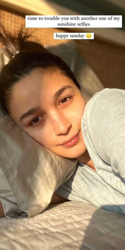 Vintage Bollywood Aesthetic, Rachel Green Outfits, Alia Bhatt Photoshoot, Celebrity Casual Outfits, Indian Star, Actress Without Makeup, Mood Instagram, December 2022, Note To Self Quotes