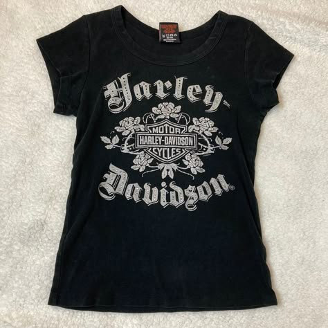 Poster Art Design, Estilo Indie, Black Graphic Tee, Harley Davidson Motorcycles, Navy Pink, 2000s Fashion, Looks Style, Drop Shipping, Dream Clothes