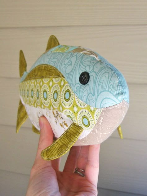 My friend Dorothy came up the pattern for this cute fish. She asked me to make one to check her directions before she puts it for sale. Fitting the curved pieces together was a little challenging (I should really know better than to sew after 8pm), but I'm happy with... Fabric Fish Pattern, Stuffed Fish, Fish Pillow, Fabric Fish, Fish Crafts, Fish Pattern, Sewing Stuffed Animals, Cute Fish, Fabric Toys