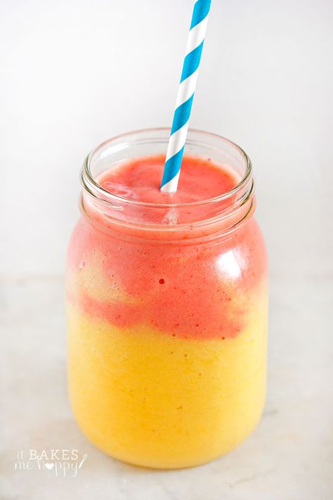 Pineapple And Strawberry, Sunrise Smoothie, Smoothie Bowl Vegan, Smoothies Vegan, Mango Pineapple, Best Smoothie Recipes, Raspberry Smoothie, Good Smoothies, Mango Smoothie