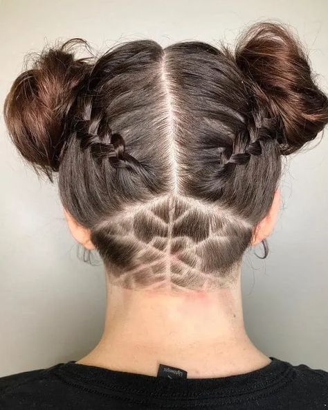 20 Superb Undercut Hairstyles for Girls to Look Fab Christmas Undercut, Girl Undercut Design, Haircut With Undercut, Contemporary Hairstyles, Undercut Ponytail, Best Undercut Hairstyles, Girl Undercut, Short Punk Hair, Undercut Styles