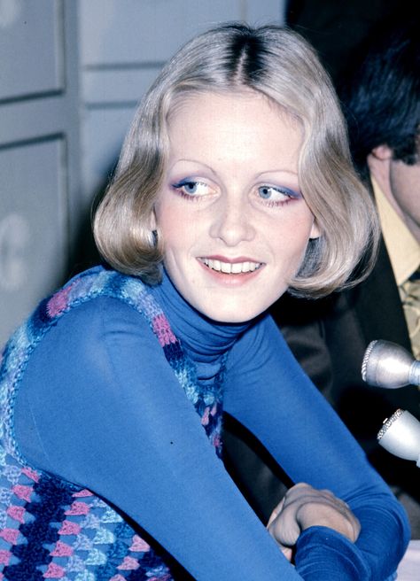 A Celebration of Twiggy's Most Iconic Hairstyles of All Time Photos | W Magazine Twiggy Long Hair, 60s Supermodels, Twiggy Haircut, Twiggy Lawson, Twiggy Hair, Long Natural Curls, Crimped Waves, Iconic Hairstyles, Vintage Goddess