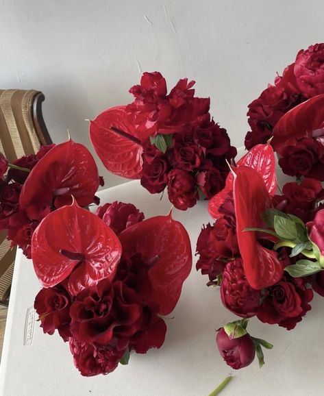 Red Florals For Wedding, Red Floral Arrangements, Red Orchids, Modern Wedding Flowers, Red Wedding Flowers, Dream Wedding Decorations, Aisle Flowers, Red Lily, Winter Wedding Flowers