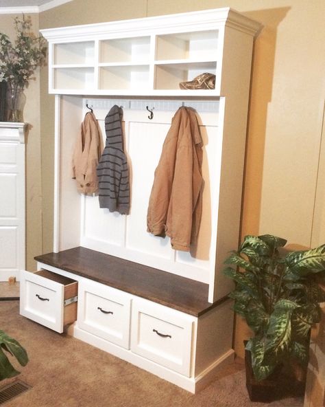 A personal favorite from my Etsy shop https://www.etsy.com/listing/485841637/mud-bench-locker-unit-hall-tree-shoe Shoe Storage Bench Entryway, Coat Rack Bench, Diy Entryway Bench, Hall Tree With Storage, Diy Mudroom Bench, Diy Storage Ideas, Mudroom Lockers, Room Storage Diy, Hall Trees