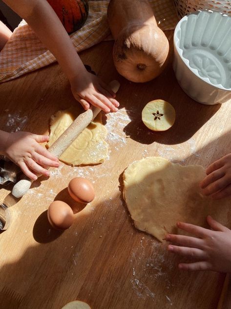 Cottage Thanksgiving, Cottage Autumn, French Pastries Recipes, Cottagecore Autumn, Vision Goals, Autumn Cottage, Cottage Vintage, Kids Mood, Early Autumn