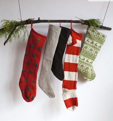 PICTURES OF STOCKINGS HUNG ON fireplace with no mantel | Ways to hang stockings with no fireplace | All tings CHRISTMAS Natal Country, Hanging Christmas Stockings, Simple Christmas Decor, Hanging Stockings, Indoor Christmas Decorations, Indoor Christmas, Primitive Christmas, Merry Little Christmas, Christmas Love