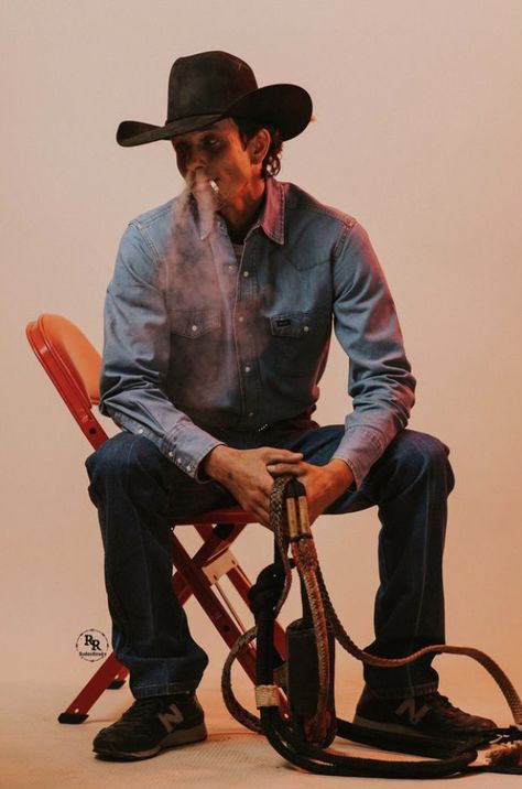 Jb Mauney, Pbr Bull Riders, Pbr Bull Riding, Cowboy Photography, Rodeo Cowboys, Cowboy Aesthetic, Real Cowboys, Cute Guy Pics