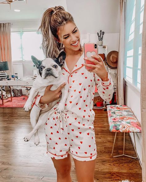 Valentine’s Day with my galentine...💗🐶 at least one of us is excited about the holiday...🤣 // Stayed in these cute heart pjs all day, ate… Valentines Pjs Women, Galentines Fit, Valentines Day Pjs, Valentines Pjs, Heart Pjs, Valentines Pajamas, Pj Outfit, Valentines School, Valentine's Day Outfit