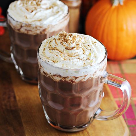 Kahlua Pumpkin Spice Hot Chocolate Pumpkin Spice Hot Chocolate Recipe, Pumpkin Spice Hot Chocolate, Spice Hot Chocolate, Spiked Hot Chocolate, Pumpkin Drinks, Hot Cocktails, Fall Cocktails Recipes, Boozy Drinks, Fall Cocktails