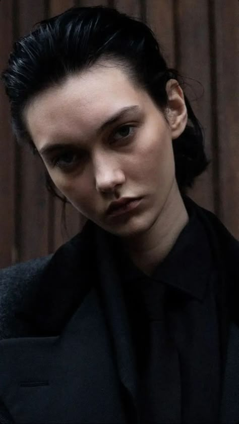 Max Mara, Black Hair, Fashion Show, Instagram Profile, Wall, Hair, On Instagram, Instagram, Black