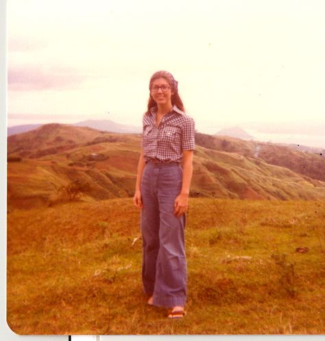 Philippines visting parents in 1970's. 70s Philippines, 1970s Philippines, Philippines Fashion, 1980s Fashion, 70s Retro, 18th Birthday, Retro Outfits, Manila, Dream Closet