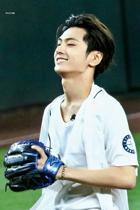 Mariners Baseball, Seattle Usa, Do I Love Him, Black Kitten, Life Philosophy, Baseball Game, Jay Park, Seattle Mariners, Favorite Celebrities