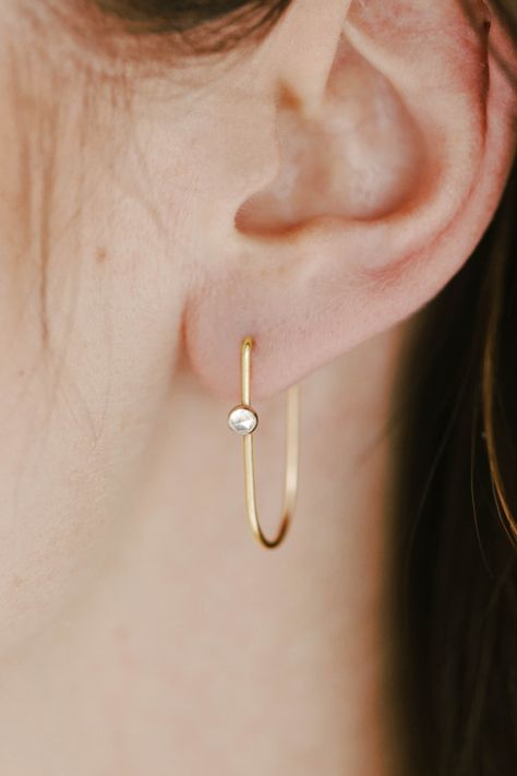 gold earrings Everyday Minimalist Earrings In Recycled Gold, Gold Minimalist Earrings For Evening, Minimalist Gold-tone Earrings For Gift, Minimal Gold Earrings, Minimalist Gold-tone Pierced Earrings, Everyday Minimalist Gold-tone Earrings, Minimal Jewelry Design, Minimal Gold Jewelry, Office Jewelry