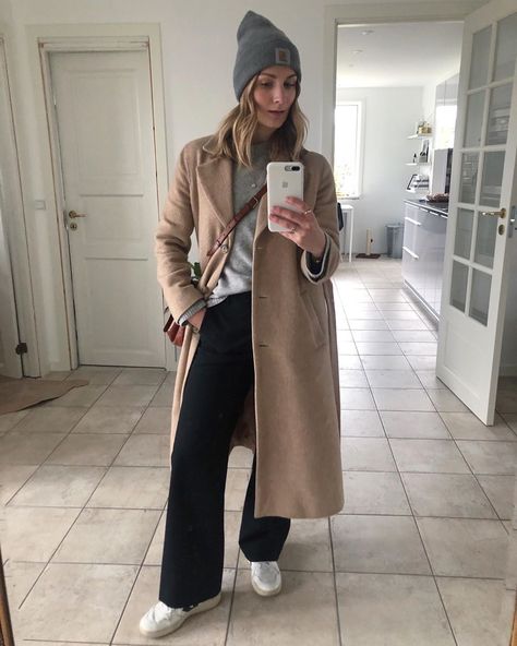 Signe Hansen on Instagram: “How to dress for *your age* - wait a minute, scratch that last thing and put in YOU instead. Today’s video is all about ageless style for…” Autumn Capsule Wardrobe, Scandinavian Outfit, Camel Coat Outfit, Scandi Chic, Wait A Minute, Winter Outfits Cold, Personal Style Inspiration, Coat Outfit, Outfit Formulas