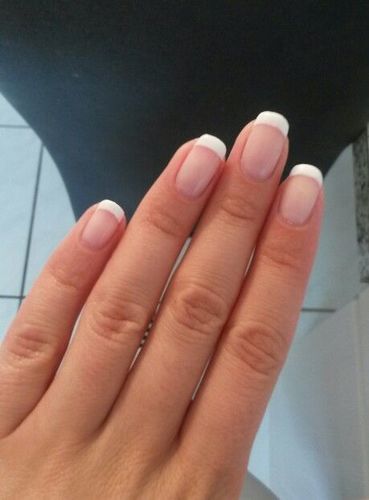 Fair Skin Manicure, French Nails Rounded Square, Short Acrylic Nails Designs French, French Tip Nails Round Shape, Rounded Square French Tip Nails, French Tip Squoval, American Tip Nails, Classic French Nails, French Tip Gel Nails