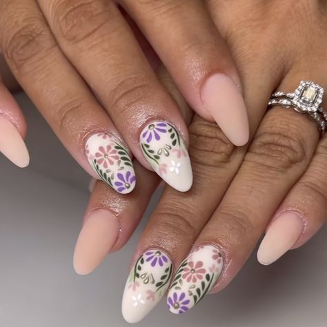 Winter Flower Nails, Christmas Flower Nails, Mexican Flower Nails, Botanical Nails, Carnations Flower, Future Nails, Mexican Flowers, January Nails, Carnation Flower