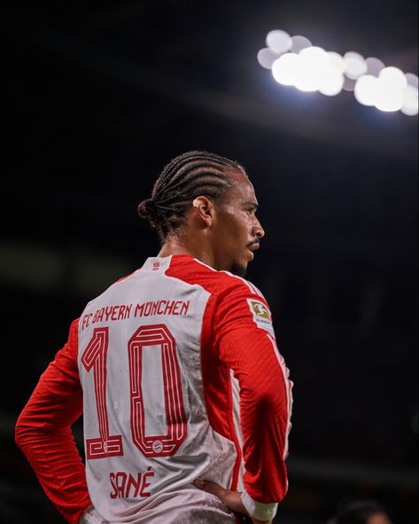 Leroy Sane Pfp, Leroy Sane Braids, Sane Leroy, Sane Wallpapers, Leroy Sane Wallpaper, Sane Bayern, Football Pfp, Bayern Munich Wallpapers, Cornrow Braids Men