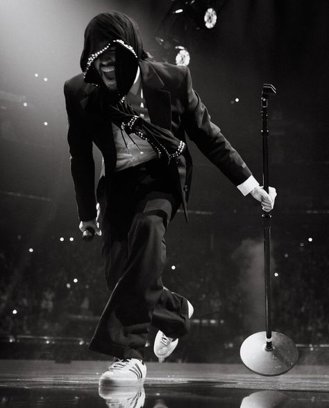 📸: Siempreric Most Wanted Tour Concert Black And White, Concert Black, Bunny Fashion, Bunny Wallpaper, Dream Concert, Most Wanted, Music Icon, Bad Bunny