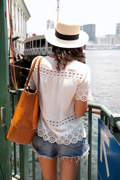 summer attire 2016 - Guide to Hong Kong with J Crew www.apairandasparediy.com | Flickr (53433499) Shorts Women Outfits, White Boho Tops, Stitch Fix Outfits, Bohol, Mini Short, Shorts Women, Women Outfits, Shorts Jeans, Short En Jean