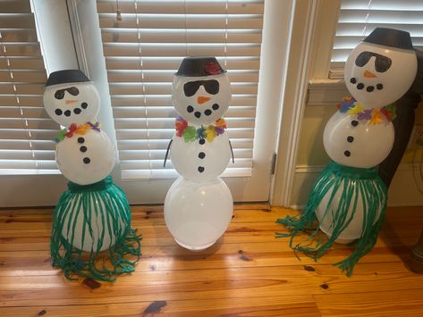 Christmas Tropical Decor, Tropical Christmas Parade Float, Tropical Xmas Decorations, Diy Tropical Christmas Decorations, Hawaiian Christmas Parade Float Ideas, Christmas In July Float Ideas, Beach Themed Christmas Party, Tropical Christmas Crafts, Christmas In July Gender Reveal