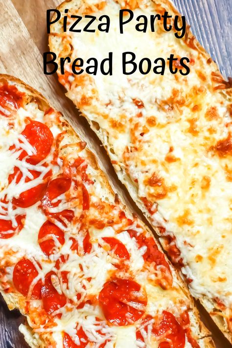 Bread Boat Recipes, Pizza Boat, Boat Meals, Bread Boats, Pizza Boats, Burger Bread, Party Bread, Pizza Bowl, Stuffed Bread