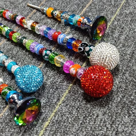 Fairy Wands Diy How To Make, Beaded Garden Stakes Diy, Garden Stick, Handmade Garden Art, Beaded Fairy, Diy Wand, Fairy Wands, Garden Stakes, Beaded Material