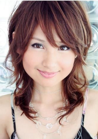 http://beauty.about.com/od/hairstylephotogalleries/ss/asian1_7.htm Haircuts For Round Face Shape, Medium Length Hair With Layers, Emo Hair, Japanese Hairstyle, Round Face Haircuts, Short Hair Styles For Round Faces, Hairstyle Gallery, Haircuts For Fine Hair, Cindy Crawford